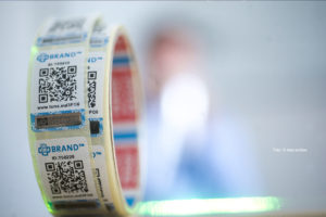 IVK, Industrieverband Klebstoffe, Klebstoffe, Kleber, Kleben fürs Leben, kleben-fuers-leben, Onlinemagazin, Online-Magazin, Kleben, Nachhaltigkeit, Umwelt, Klebstoff-Hersteller, Klebestreifen, Speichermedium, Verschlüsselung, Daten, optische Datenspeicherung, Binärcode, Musik, Fotos, Polypropylen, Acrylat, Naturkautschuk, Laserlicht, Klebstoff, #kommkleben, kommkleben, komm kleben,